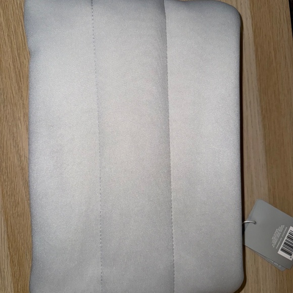 Rhode Makeup Bag (ONLY bag, no products included) - Picture 3 of 5